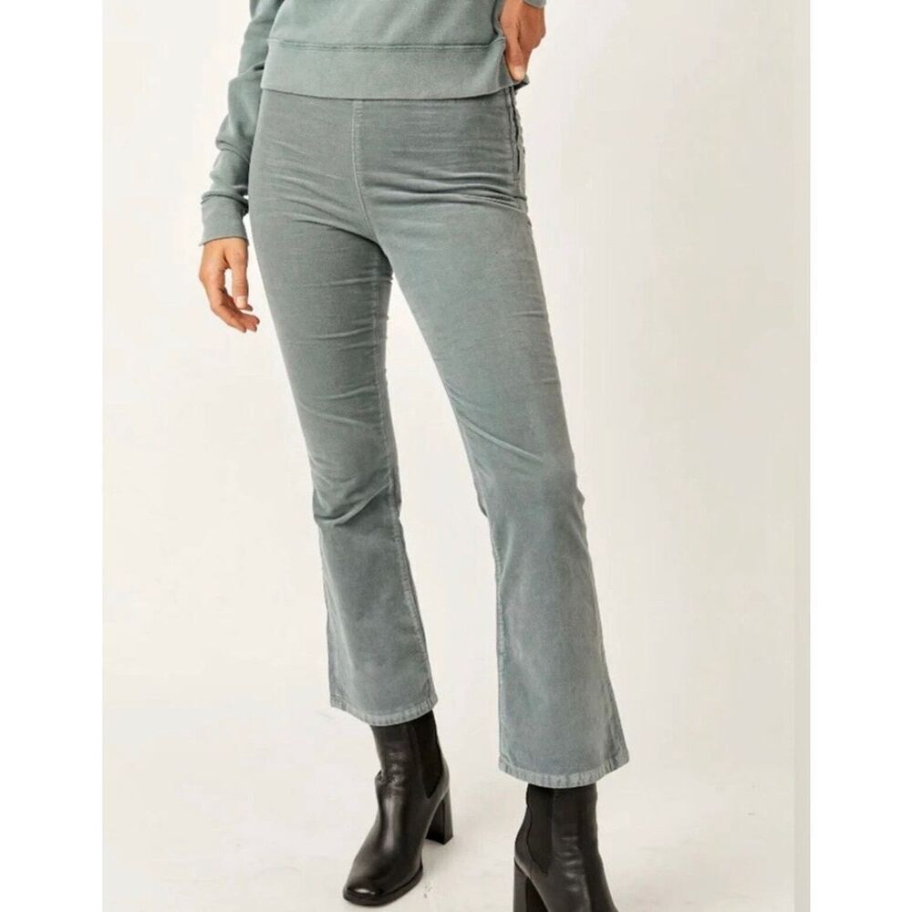 Free People Flare Pants In My Feelings Velvet Crop Slim‎ Green moss Medium